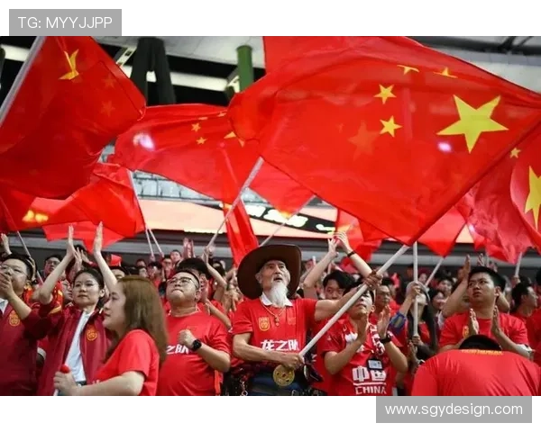 国足逆转取胜燃爆全场年轻球员闪耀赛场展现新时代拼搏精神